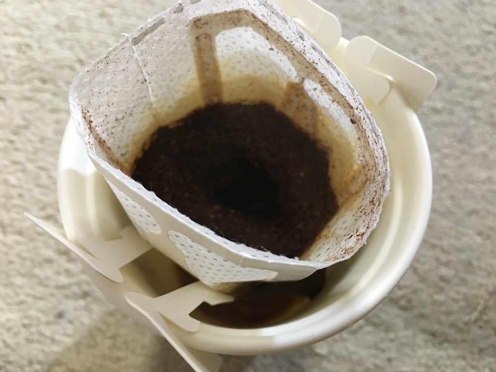 タニタドリップコーヒーを蒸らす